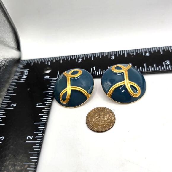 Monet Swirling Ribbon Earrings Clip On Blue Enamel Round Gold Tone Vintage - Picture 7 of 8